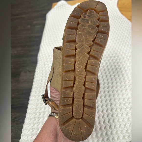 Korks by Kork-ease  Fraya Basket Weave Tan Sandals. Size 8 - Picture 8 of 9